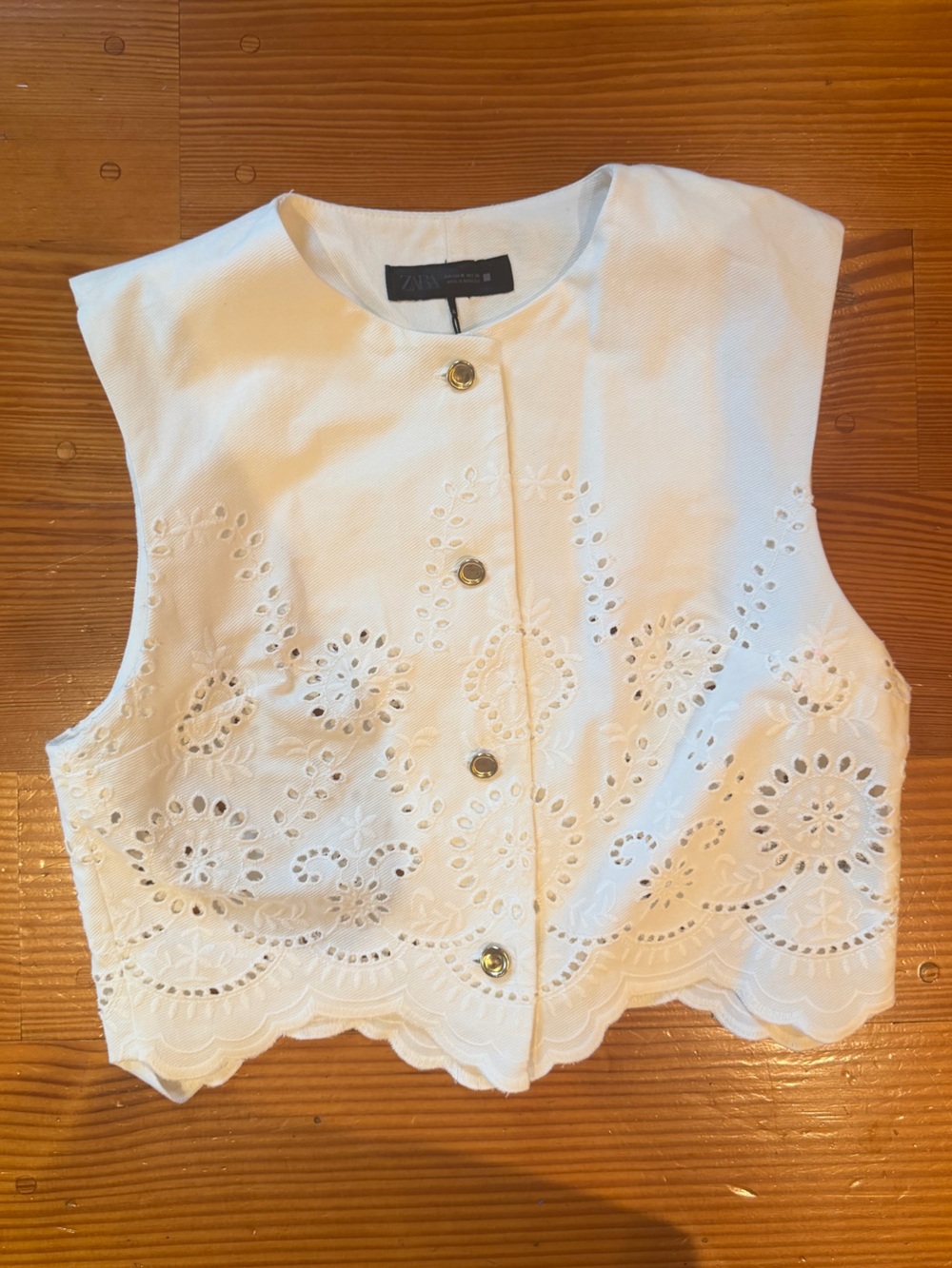 Zara Eyelet white cropped shirt. BNWT